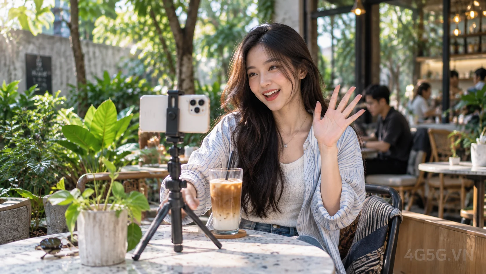 Sáng tạo nội dung video và lướt mạng xã hội không giới hạn data gói 6MXH100 Viettel